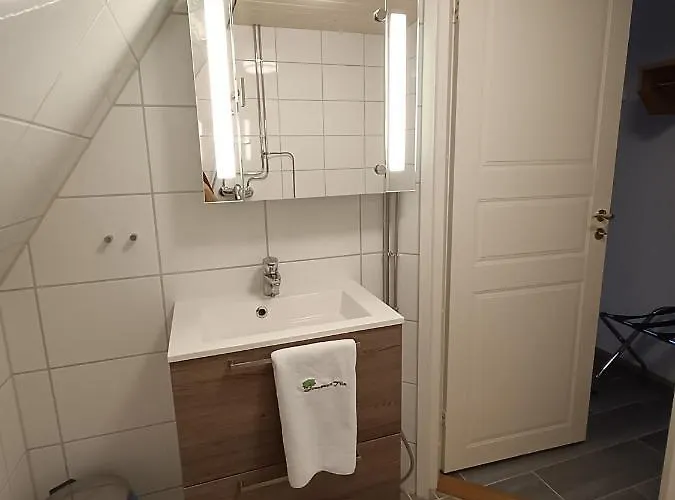 Joensuun Tilan Paeaerakennus Frühstückspension Soderkulla (Helsinki)